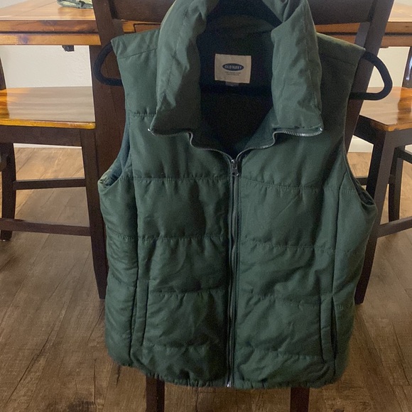 Womens Puffer Vest - Picture 2 of 5